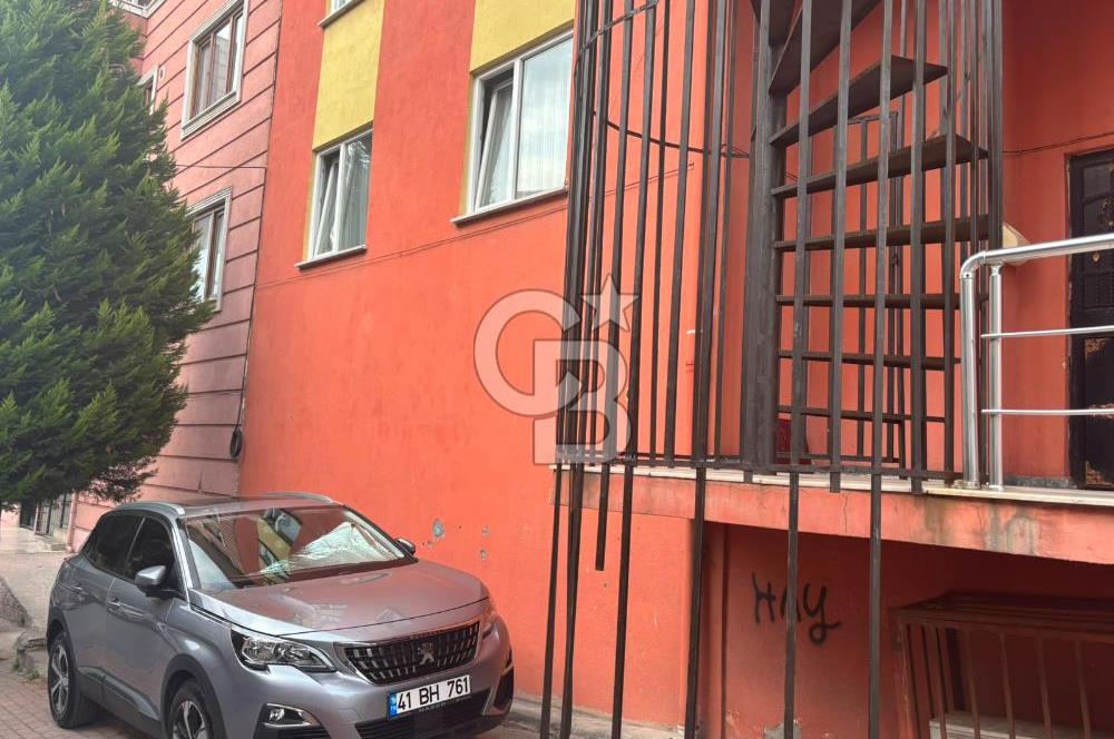 ÇAYIROVA FATİH CAD. ÜZERİ SATILIK GENİŞ 3+1 DAİRE FEDBA