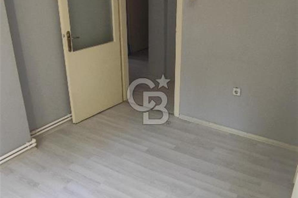 KARABAĞLAR FAHRETTİN ALTAY MAHALLESİ’NDE MERKEZİ KONUMDA 3+1 KİRALIK DAİRE