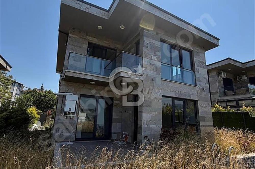 Başiskele Damlar Nadide Okullarına Yakın Deniz Manzaralı Villa