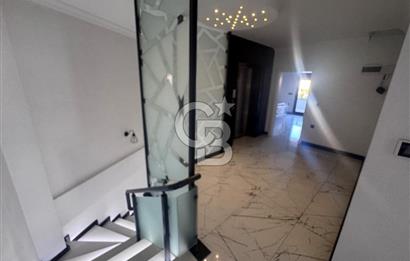 Gölcükte özel yapım müstakil 7+1 satılık tripleks villa