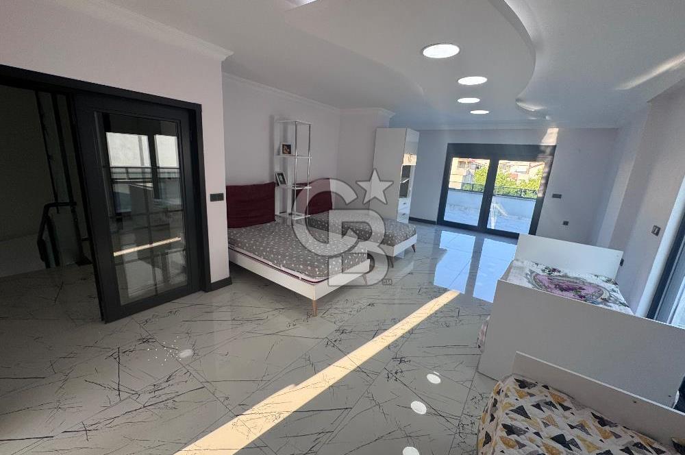 Gölcükte özel yapım müstakil 7+1 satılık tripleks villa