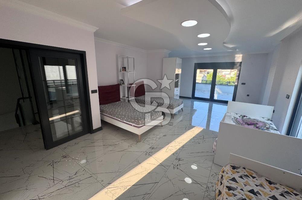 Gölcükte özel yapım müstakil 7+1 satılık tripleks villa