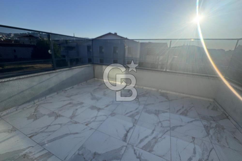 Gölcükte özel yapım müstakil 7+1 satılık tripleks villa