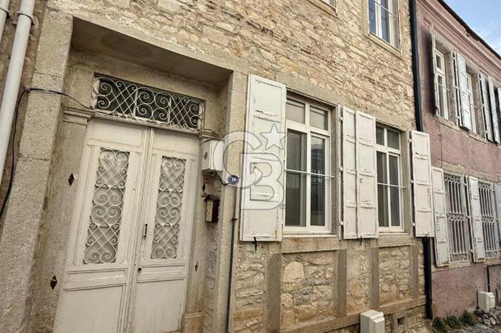 Urla Sanat sokağında Kiralık tarihi Taş konak 