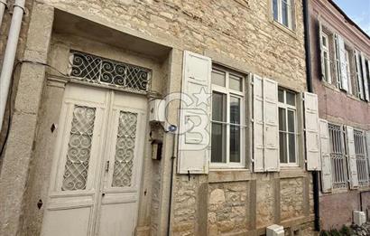 Urla Sanat sokağında Kiralık tarihi Taş konak 