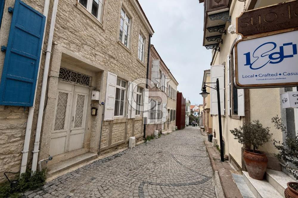 Urla Sanat sokağında Kiralık tarihi Taş konak 