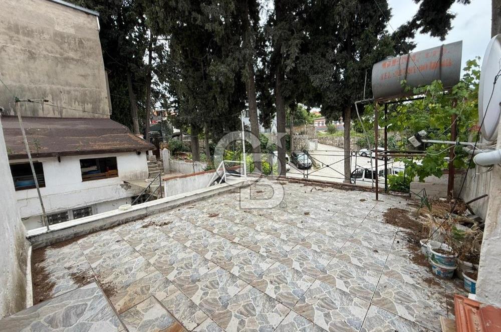 Urla Sanat sokağında Kiralık tarihi Taş konak 