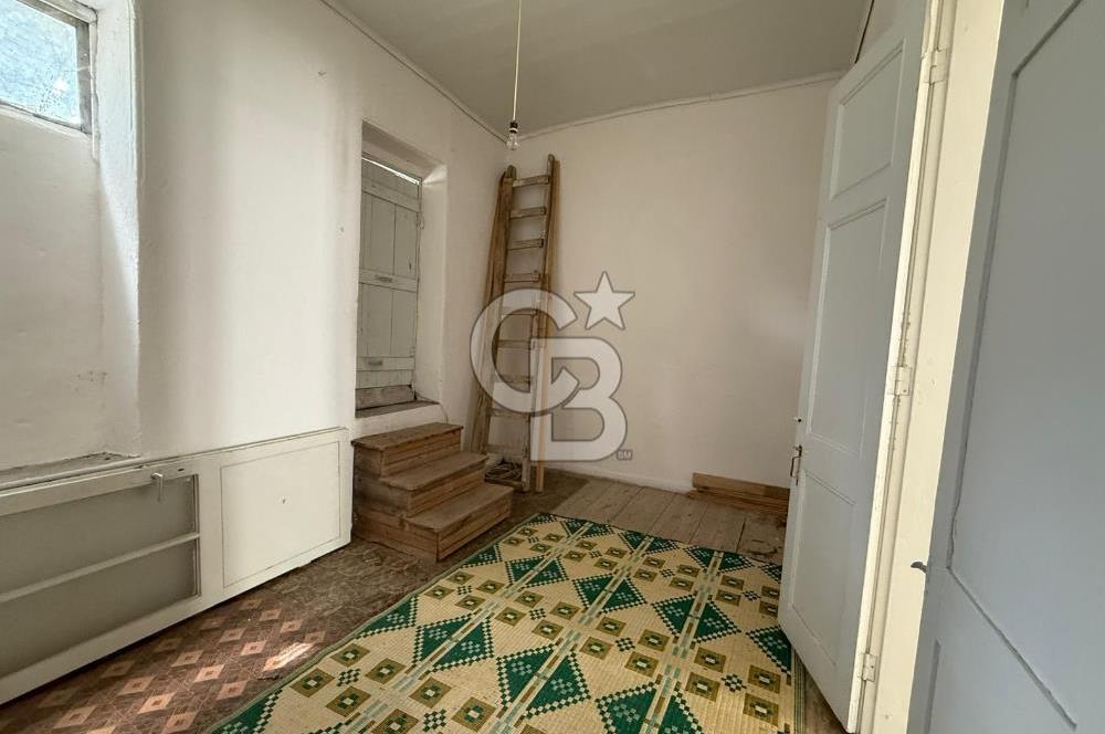 Urla Sanat sokağında Kiralık tarihi Taş konak 