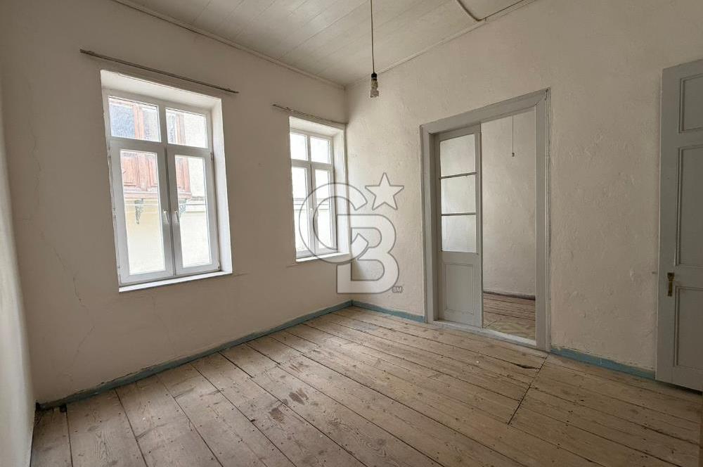 Urla Sanat sokağında Kiralık tarihi Taş konak 