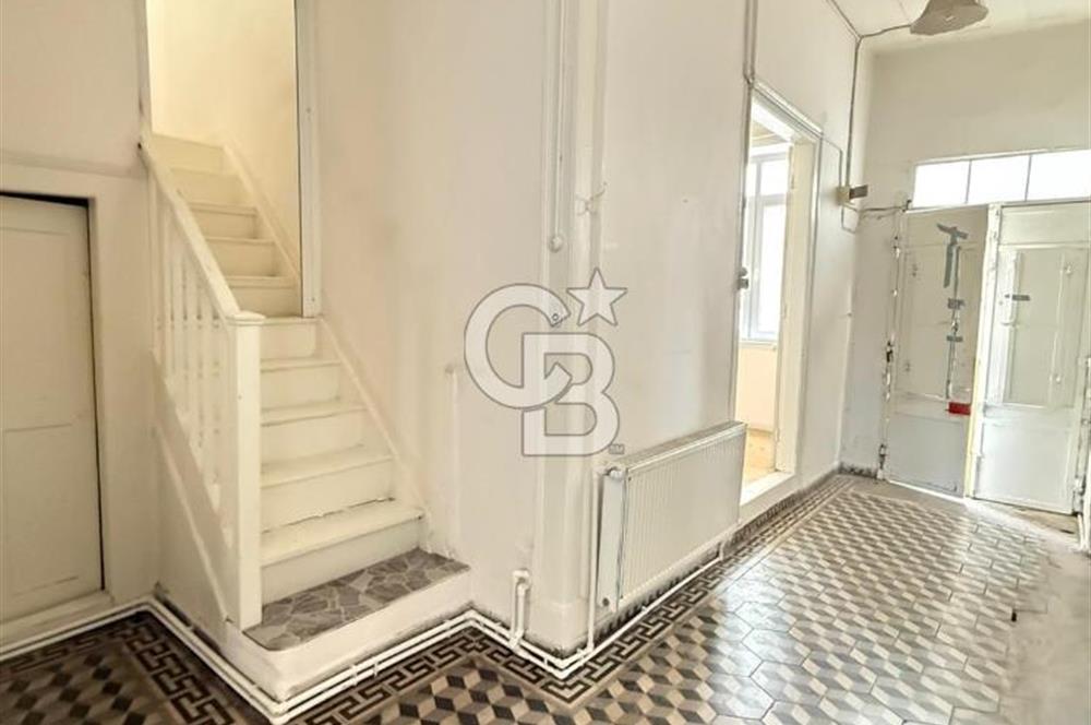Urla Sanat sokağında Kiralık tarihi Taş konak 