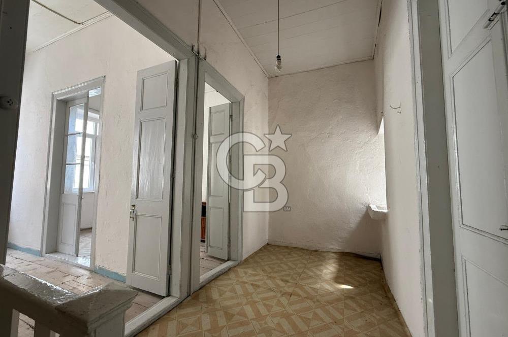 Urla Sanat sokağında Kiralık tarihi Taş konak 