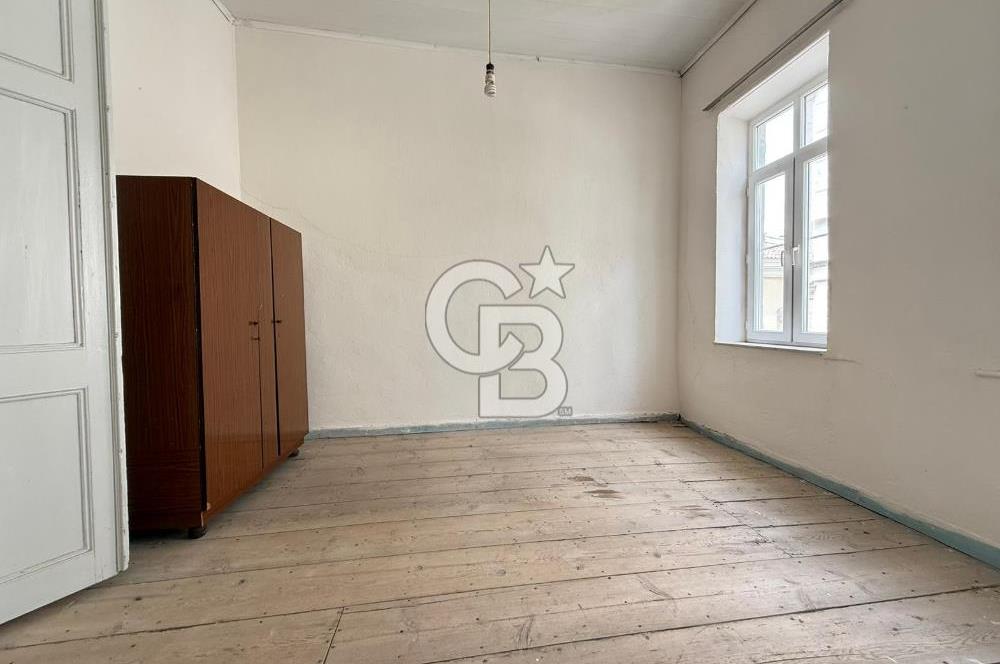 Urla Sanat sokağında Kiralık tarihi Taş konak 
