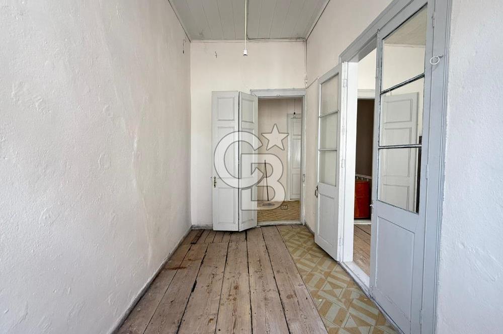 Urla Sanat sokağında Kiralık tarihi Taş konak 