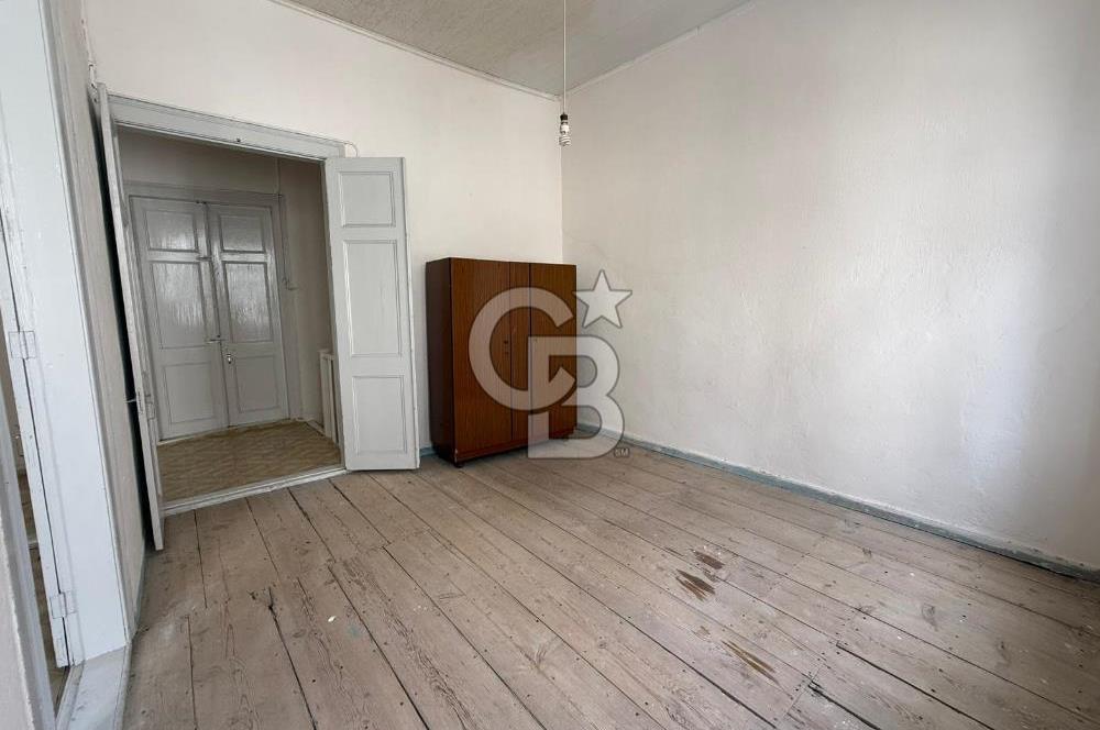 Urla Sanat sokağında Kiralık tarihi Taş konak 