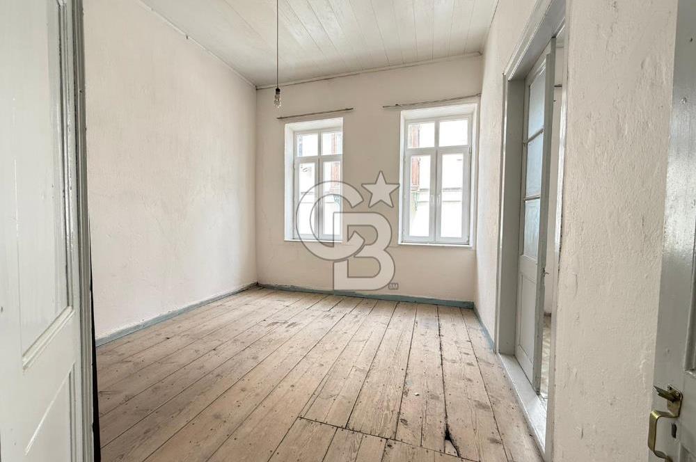 Urla Sanat sokağında Kiralık tarihi Taş konak 