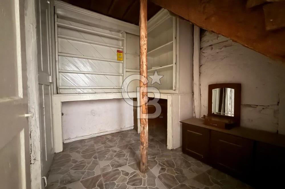 Urla Sanat sokağında Kiralık tarihi Taş konak 