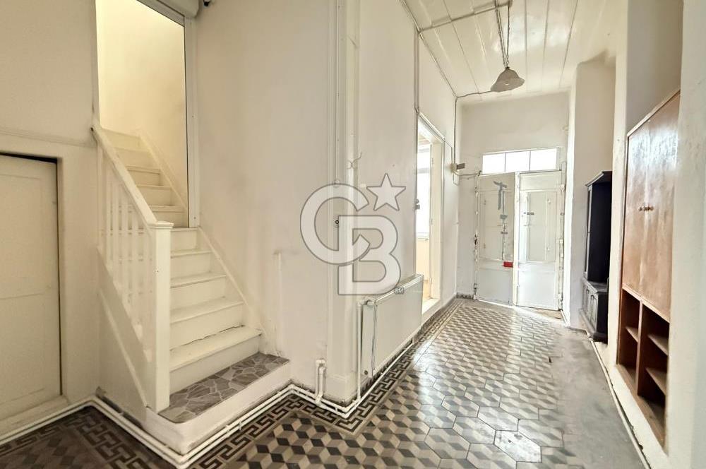 Urla Sanat sokağında Kiralık tarihi Taş konak 