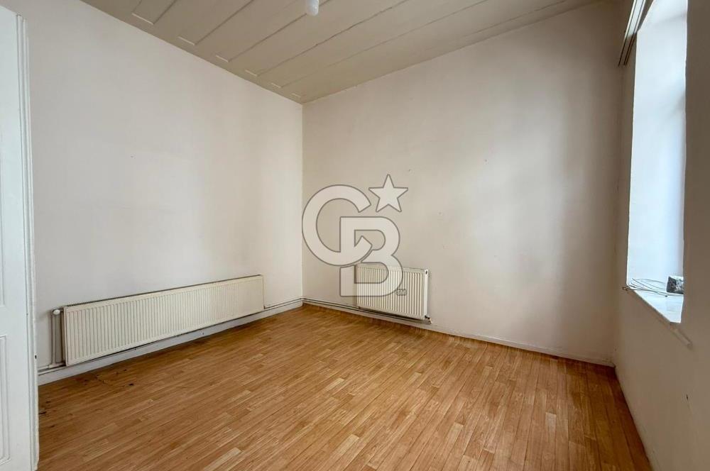 Urla Sanat sokağında Kiralık tarihi Taş konak 
