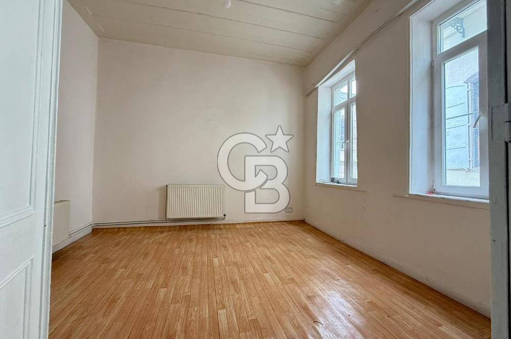 Urla Sanat sokağında Kiralık tarihi Taş konak 