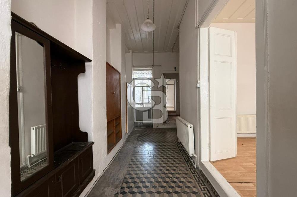 Urla Sanat sokağında Kiralık tarihi Taş konak 