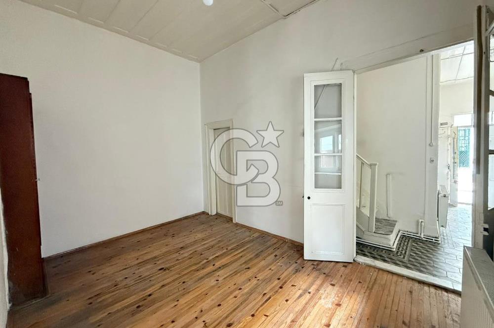 Urla Sanat sokağında Kiralık tarihi Taş konak 