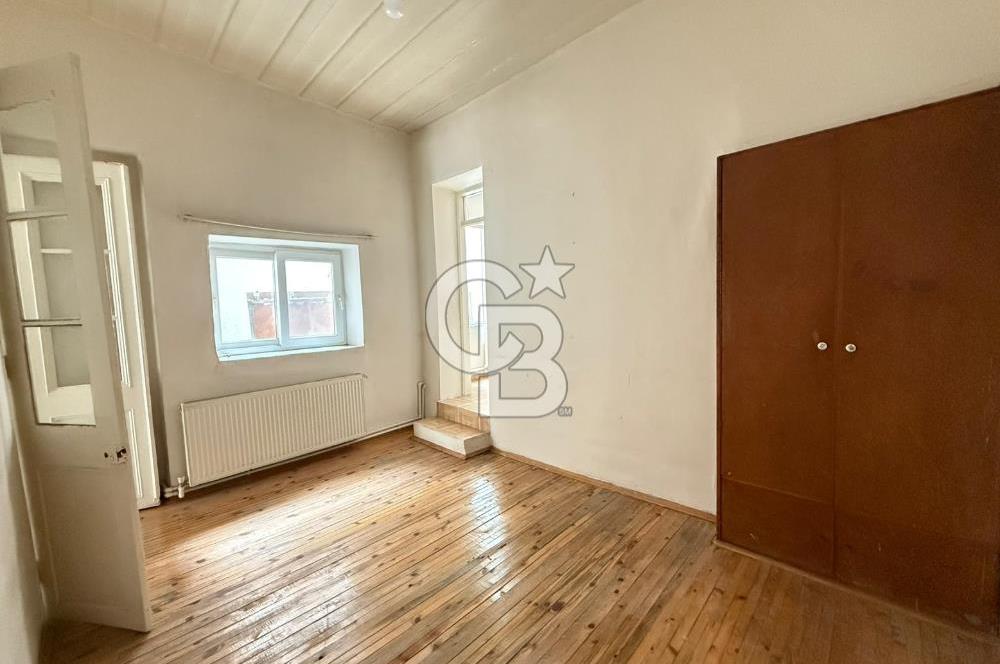 Urla Sanat sokağında Kiralık tarihi Taş konak 