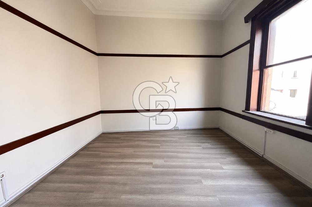 KARŞIYAKANIN TARİHİNE TANIKLIK ETMİŞ BİR YALI KÖŞK