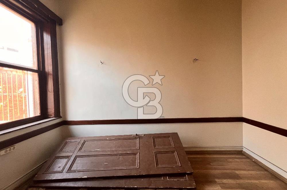KARŞIYAKANIN TARİHİNE TANIKLIK ETMİŞ BİR YALI KÖŞK