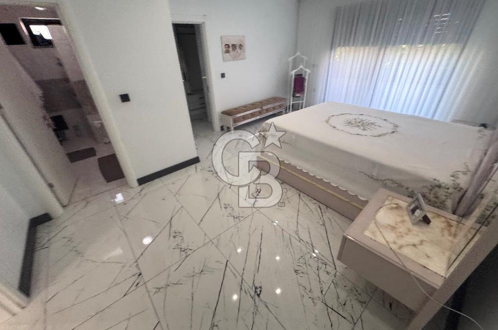 Gölcükte özel yapım müstakil 7+1 satılık tripleks villa