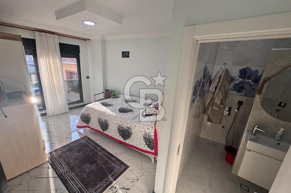Gölcükte özel yapım müstakil 7+1 satılık tripleks villa