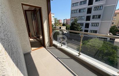 KARTAL KARLIKTEPE KATTA TEK SATILIK 3+1 DAİRE
