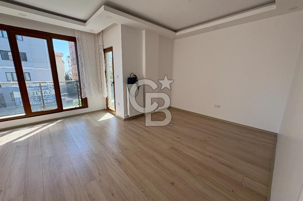 KARTAL KARLIKTEPE KATTA TEK SATILIK 3+1 DAİRE