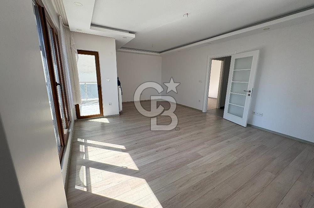KARTAL KARLIKTEPE KATTA TEK SATILIK 3+1 DAİRE
