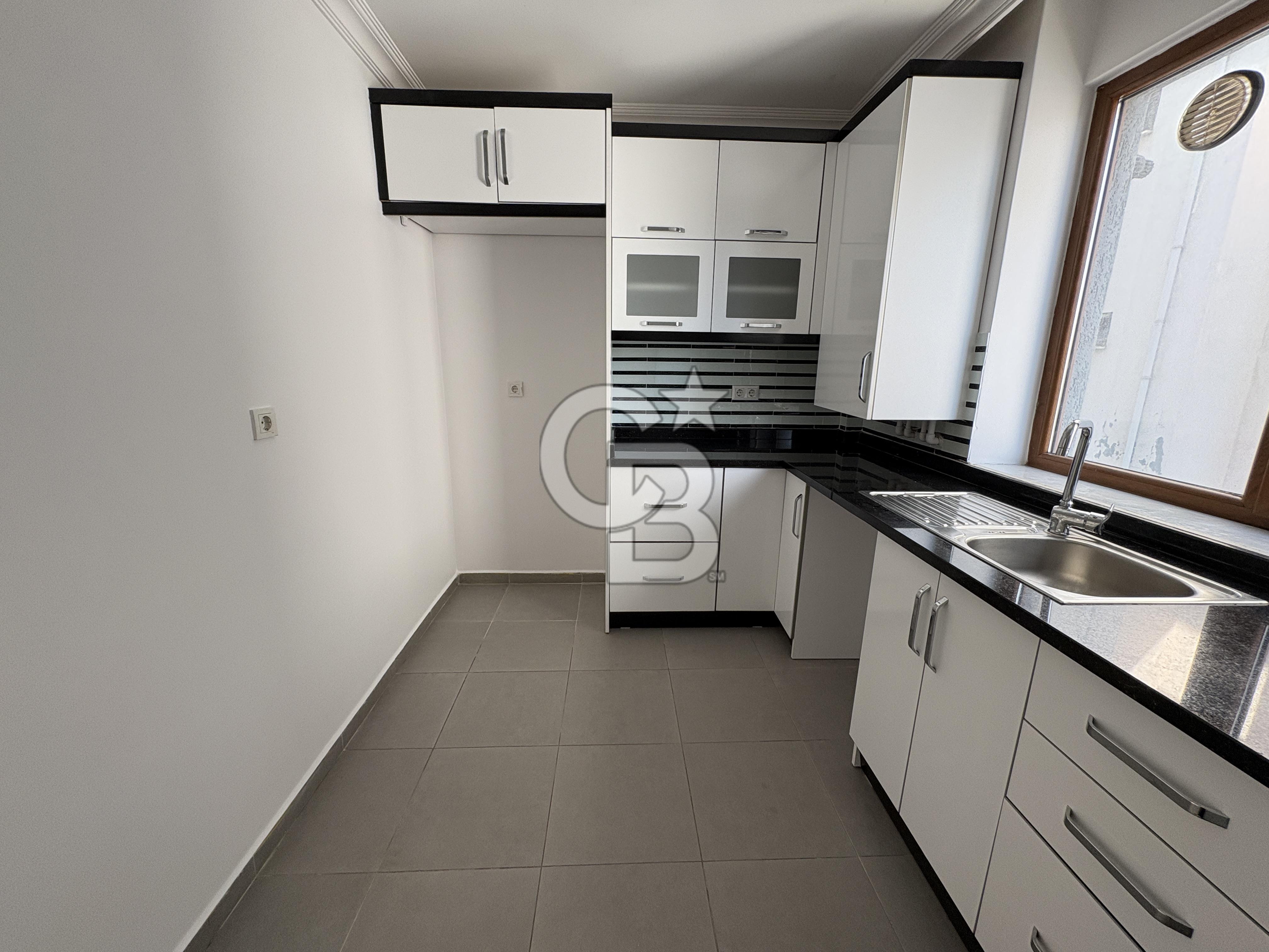KARTAL KARLIKTEPE KATTA TEK SATILIK 3+1 DAİRE