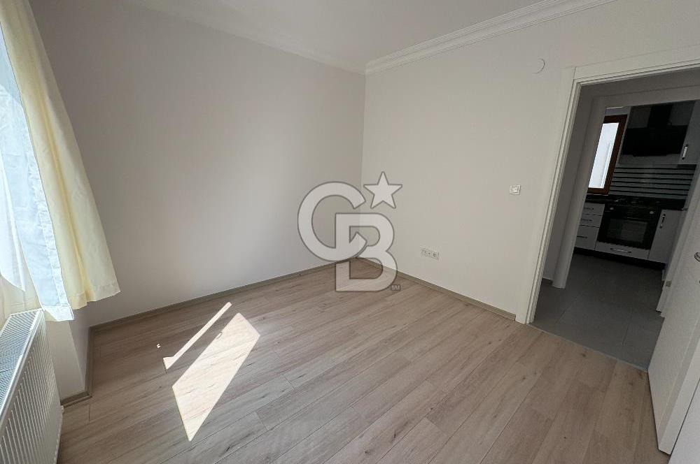 KARTAL KARLIKTEPE KATTA TEK SATILIK 3+1 DAİRE