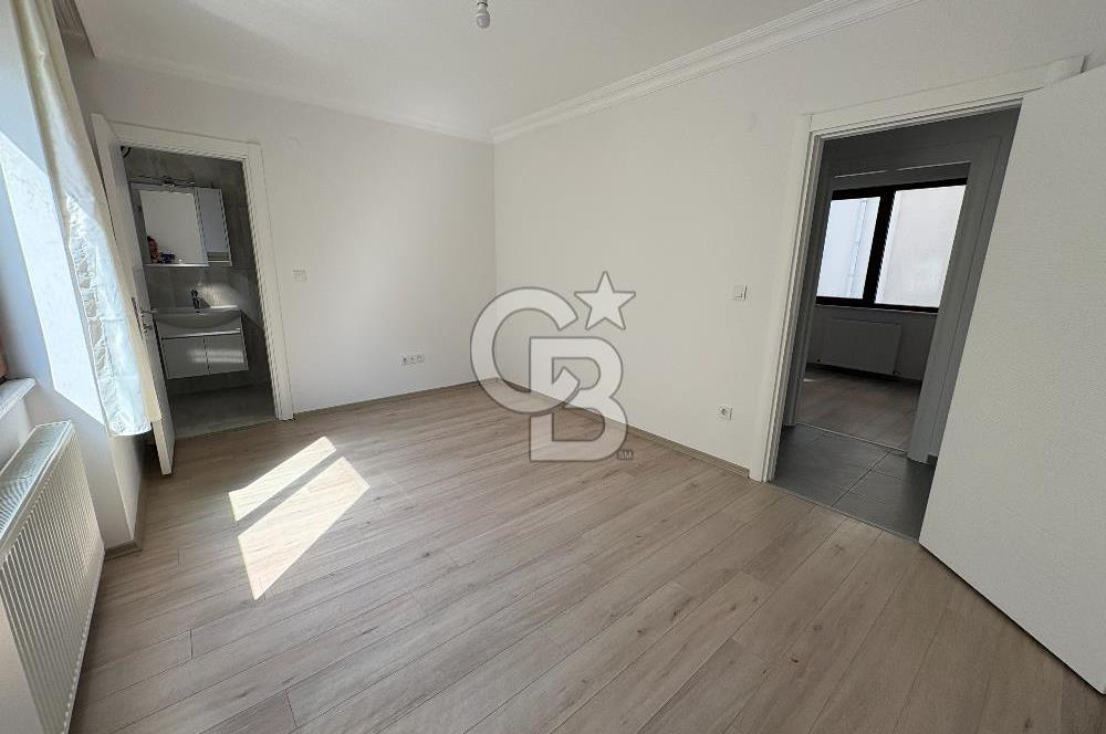 KARTAL KARLIKTEPE KATTA TEK SATILIK 3+1 DAİRE