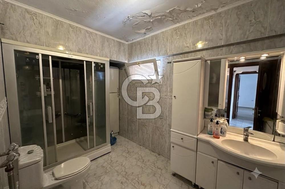 Sarımsaklıda 4+1 | 230 m² | 100 m² Teraslı Deniz Yakını Daire