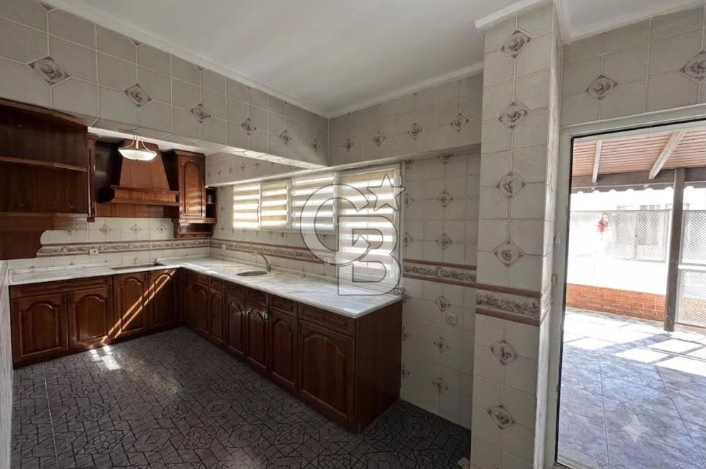 Sarımsaklıda 4+1 | 230 m² | 100 m² Teraslı Deniz Yakını Daire