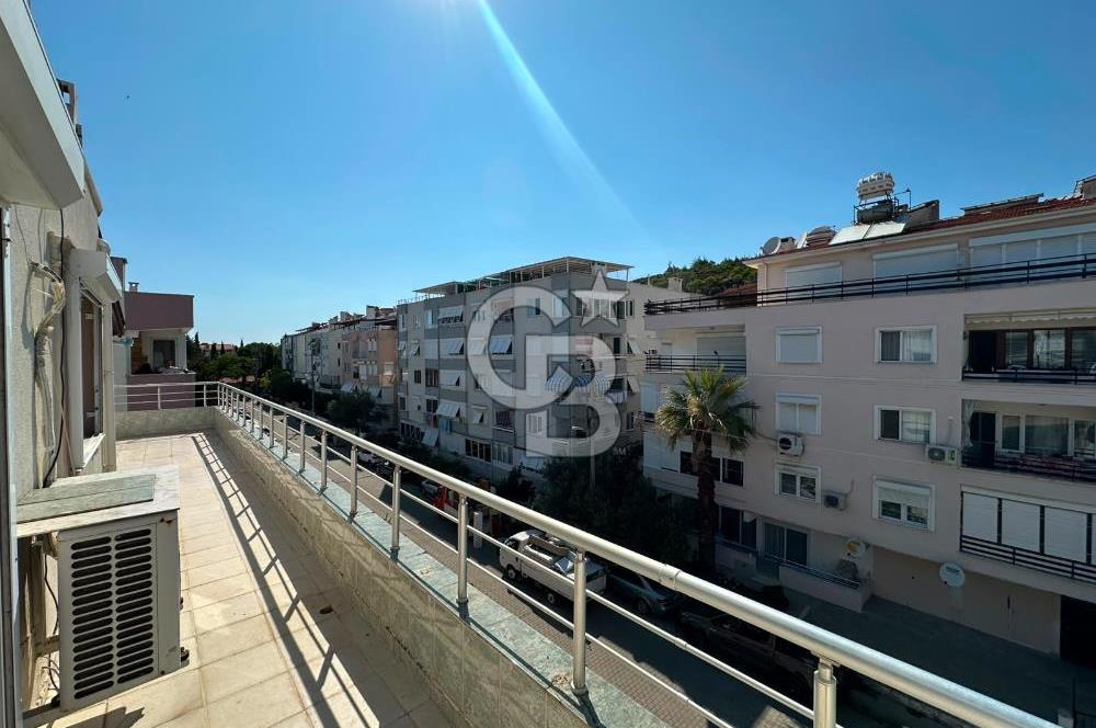 Sarımsaklıda 4+1 | 230 m² | 100 m² Teraslı Deniz Yakını Daire