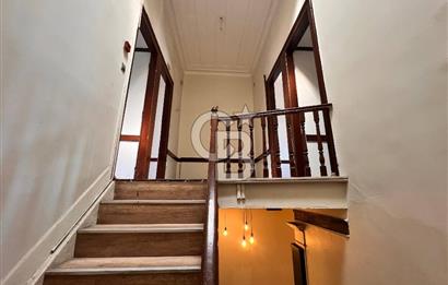 KARŞIYAKANIN TARİHİNE TANIKLIK ETMİŞ BİR YALI KÖŞK