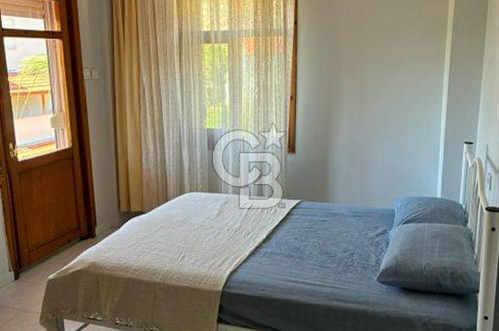 Dikili'de Satılık Plaja Yürüme Mesafesinde 7+3 Harika Eşyalı Villa