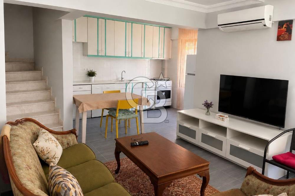 Dikili'de Satılık Plaja Yürüme Mesafesinde 7+3 Harika Eşyalı Villa