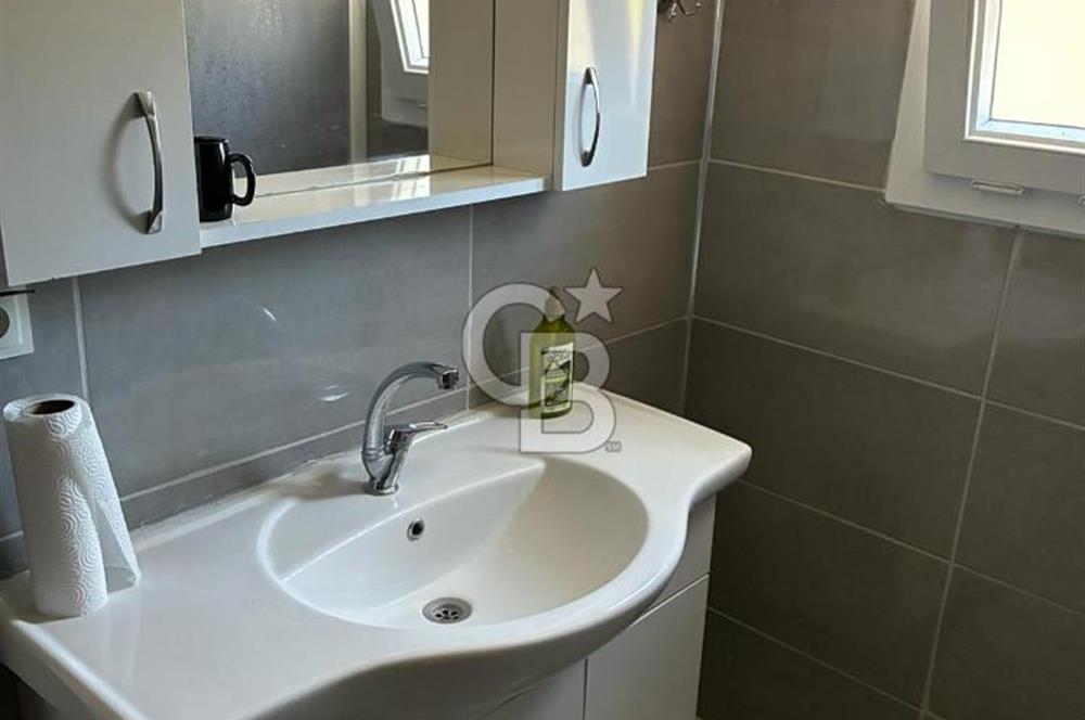 Dikili'de Satılık Plaja Yürüme Mesafesinde 7+3 Harika Eşyalı Villa