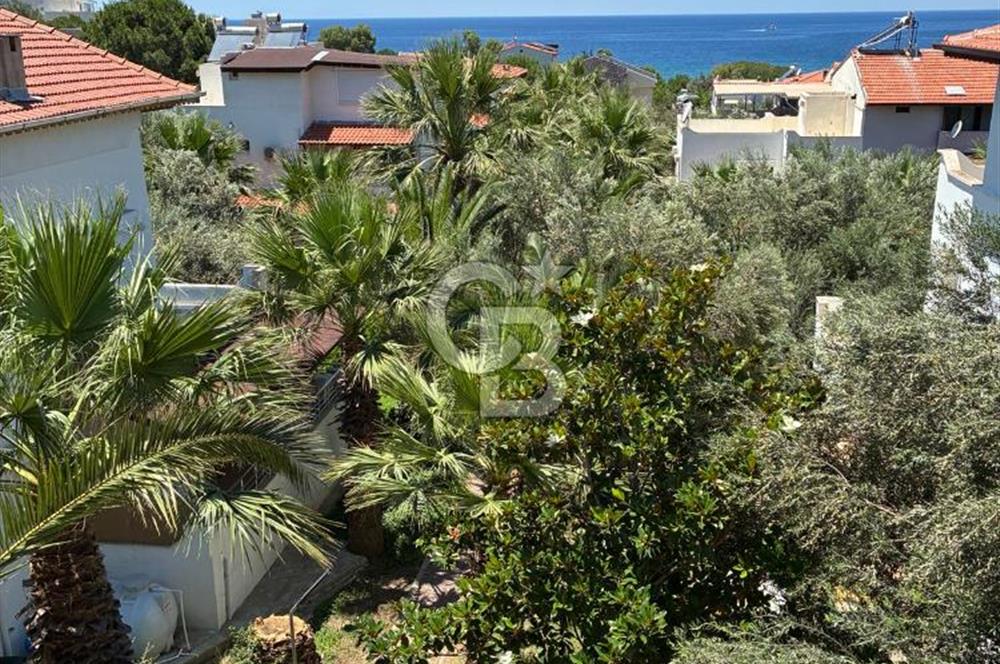 Dikili'de Satılık Plaja Yürüme Mesafesinde 7+3 Harika Eşyalı Villa
