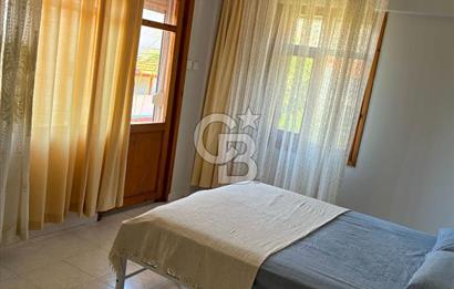 Dikili'de Satılık Plaja Yürüme Mesafesinde 7+3 Harika Eşyalı Villa