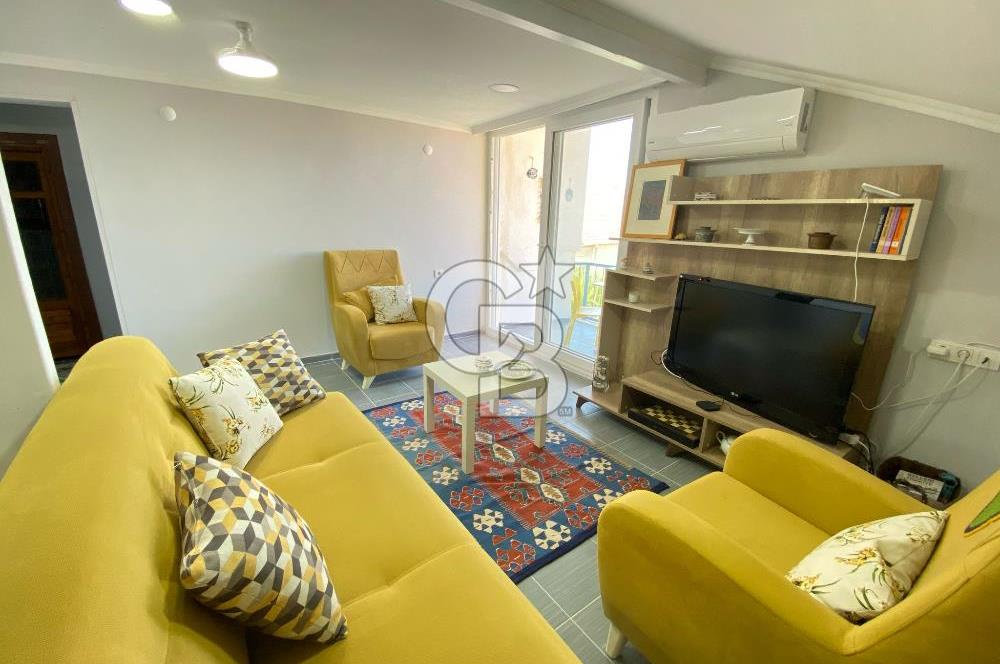 Dikili'de Satılık Plaja Yürüme Mesafesinde 7+3 Harika Eşyalı Villa