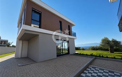 Karaağaç'ta Deniz Manzaralı Müstakil Havuzlu 4+1 Sıfır Villa
