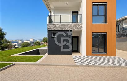 Karaağaç'ta Deniz Manzaralı Müstakil Havuzlu 4+1 Sıfır Villa