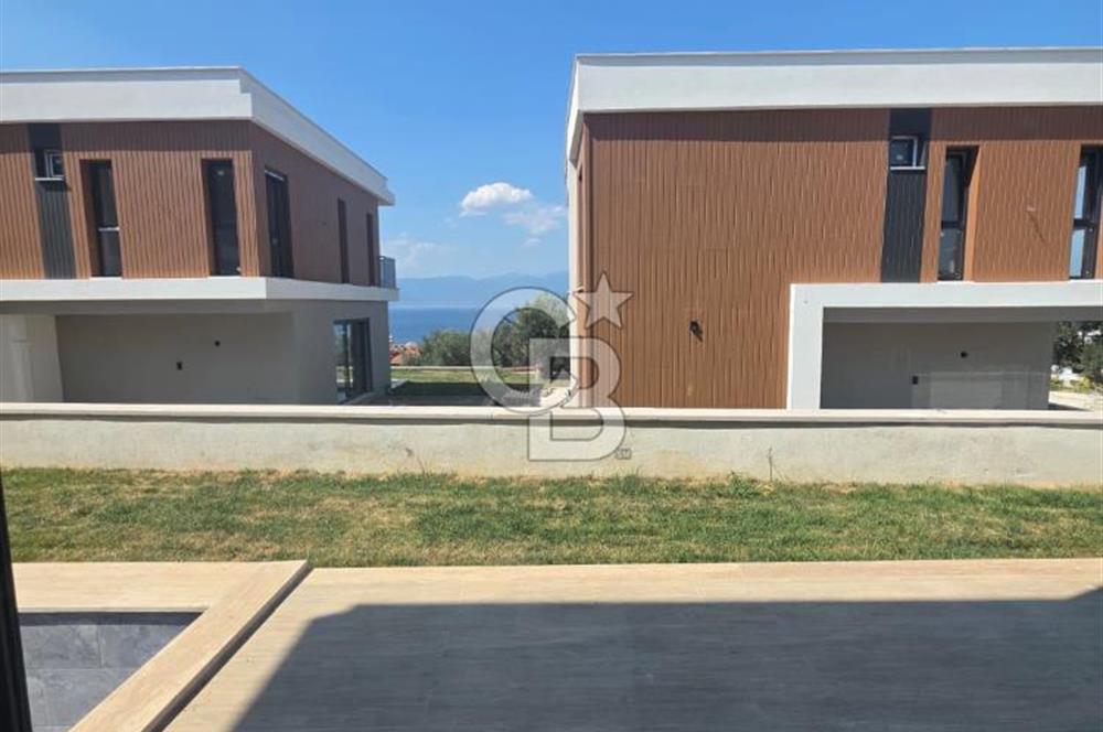 Karaağaç'ta Deniz Manzaralı Müstakil Havuzlu 4+1 Sıfır Villa