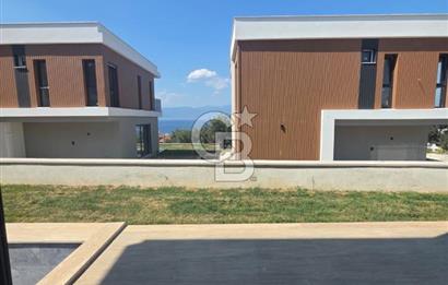 Karaağaç'ta Deniz Manzaralı Müstakil Havuzlu 4+1 Sıfır Villa
